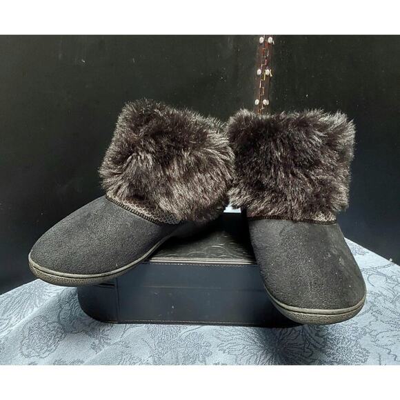 Isotoners Black Slippers Size 7.5 to 8 fur trim washable Stock number 8229K - Picture 1 of 4